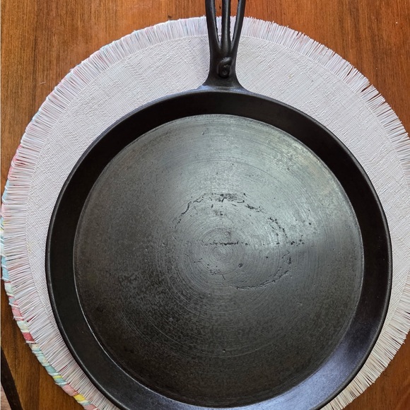 Cast Iron Skillet - Black - Picture 3 of 6